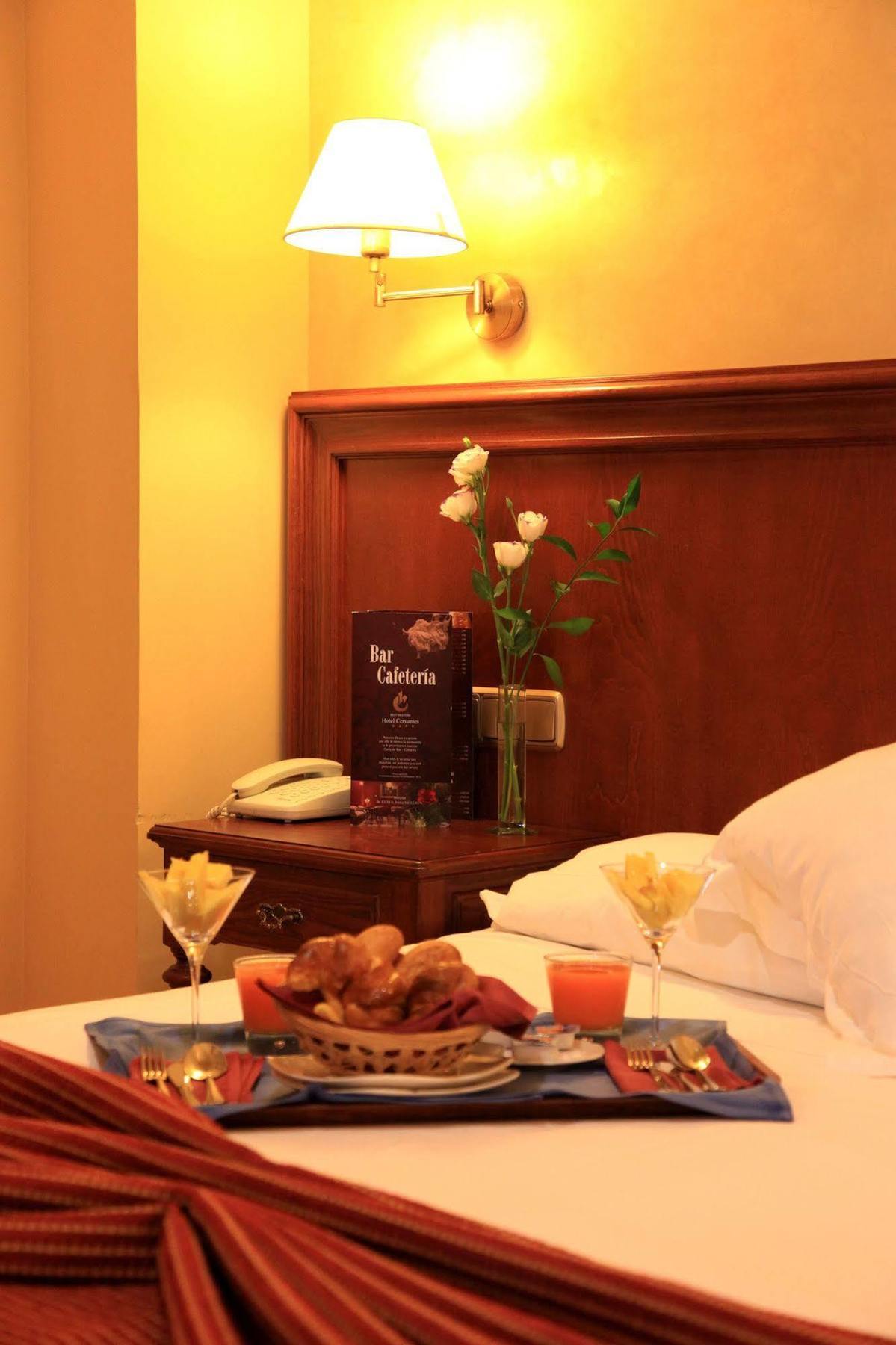 Hotel Cervantes Sevilla Bagian luar foto